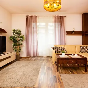  Apartament Hoża By Renters